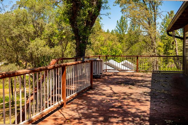 23290 E Shadow Dr, Auburn, CA 95602