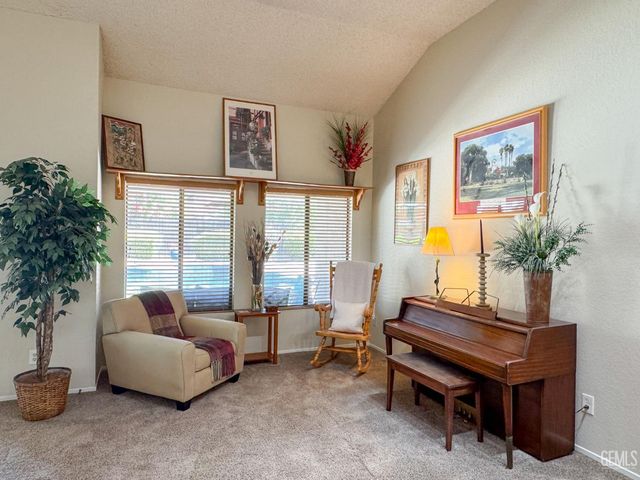 9700 Mesa Oak Drive, Bakersfield, CA 93311