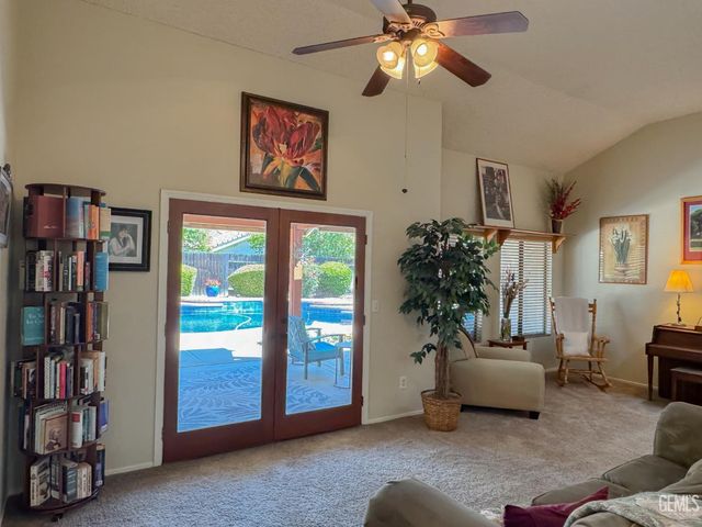 9700 Mesa Oak Drive, Bakersfield, CA 93311