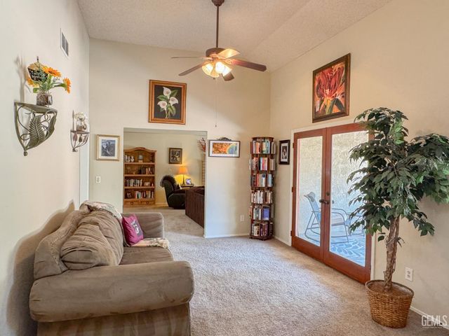 9700 Mesa Oak Drive, Bakersfield, CA 93311