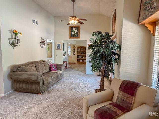 9700 Mesa Oak Drive, Bakersfield, CA 93311