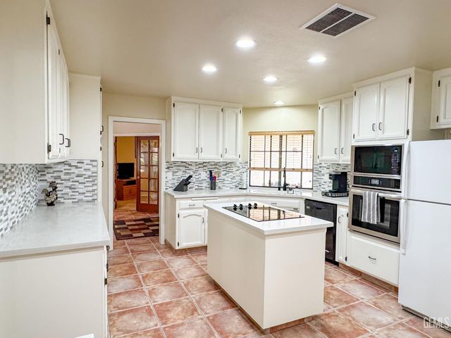 9700 Mesa Oak Drive, Bakersfield, CA 93311