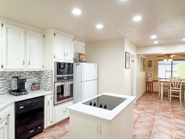 9700 Mesa Oak Drive, Bakersfield, CA 93311