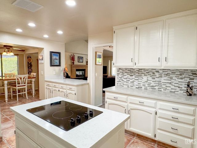 9700 Mesa Oak Drive, Bakersfield, CA 93311