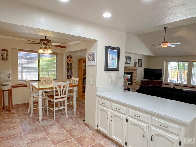 9700 Mesa Oak Drive, Bakersfield, CA 93311