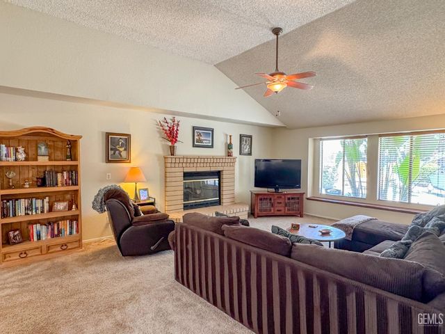 9700 Mesa Oak Drive, Bakersfield, CA 93311