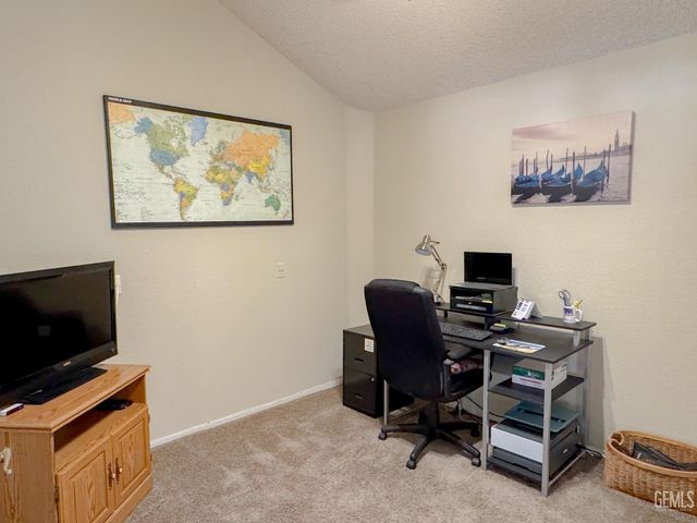 9700 Mesa Oak Drive, Bakersfield, CA 93311