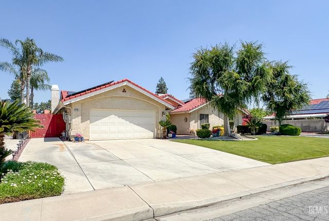 9700 Mesa Oak Drive, Bakersfield, CA 93311