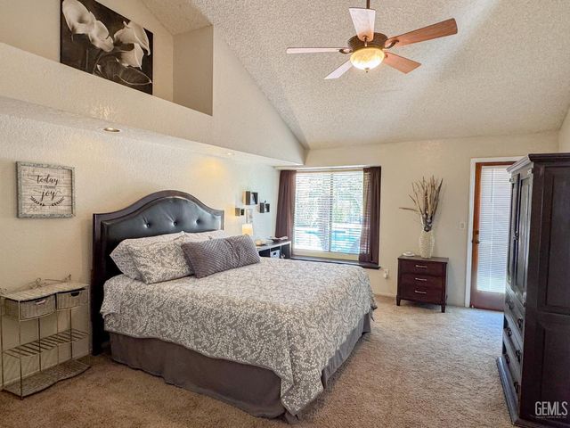 9700 Mesa Oak Drive, Bakersfield, CA 93311