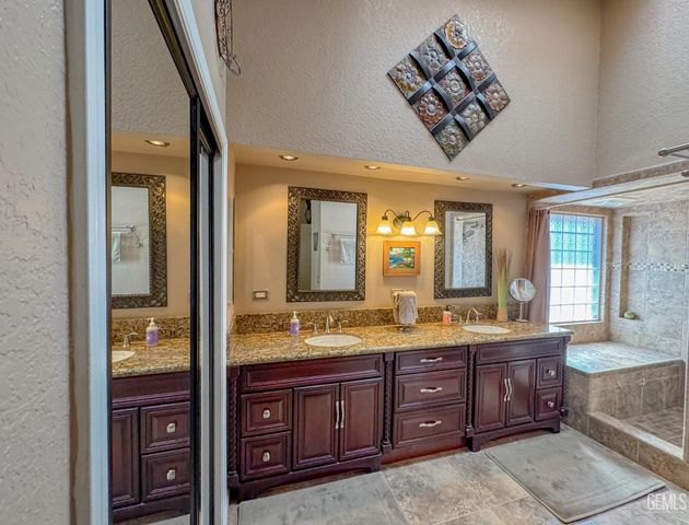 9700 Mesa Oak Drive, Bakersfield, CA 93311