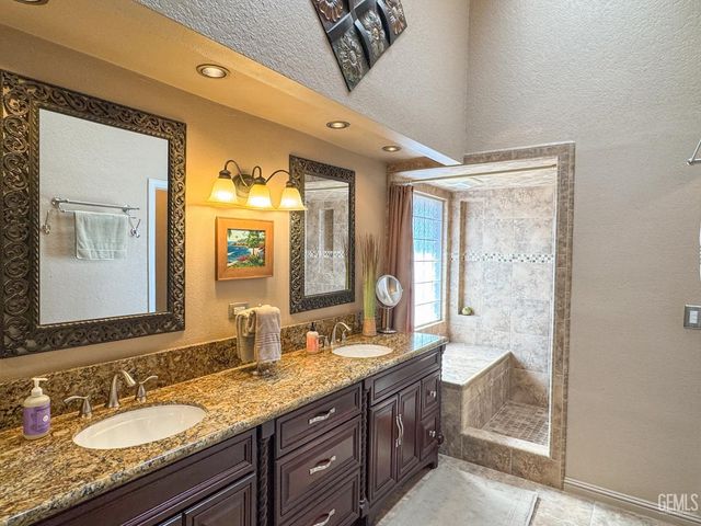 9700 Mesa Oak Drive, Bakersfield, CA 93311