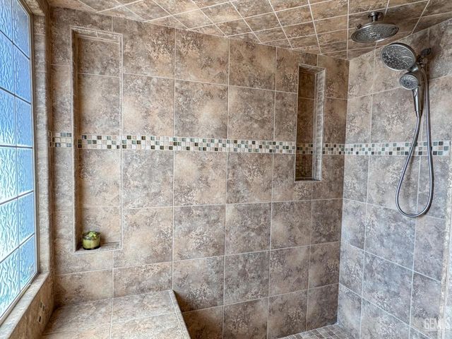 9700 Mesa Oak Drive, Bakersfield, CA 93311