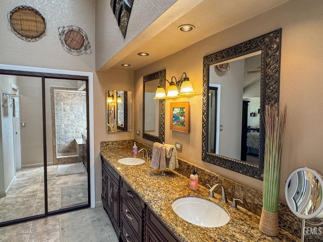 9700 Mesa Oak Drive, Bakersfield, CA 93311