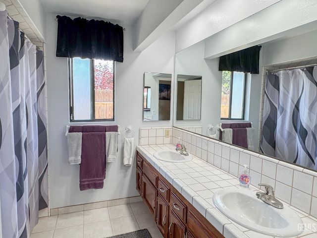 9700 Mesa Oak Drive, Bakersfield, CA 93311