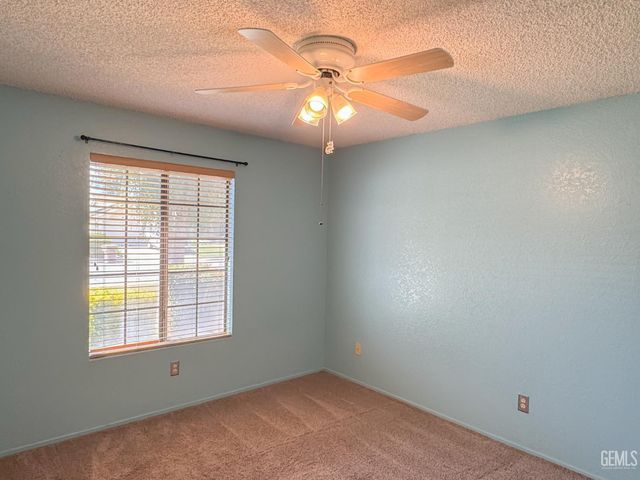 9700 Mesa Oak Drive, Bakersfield, CA 93311
