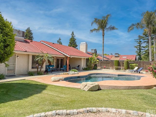 9700 Mesa Oak Drive, Bakersfield, CA 93311