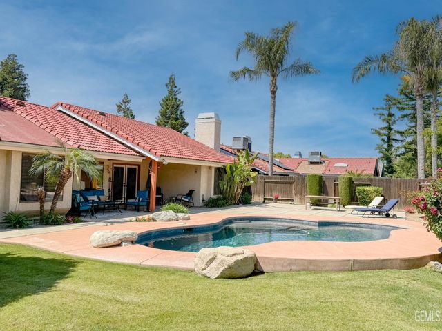 9700 Mesa Oak Drive, Bakersfield, CA 93311