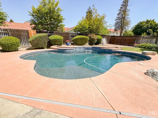 9700 Mesa Oak Drive, Bakersfield, CA 93311