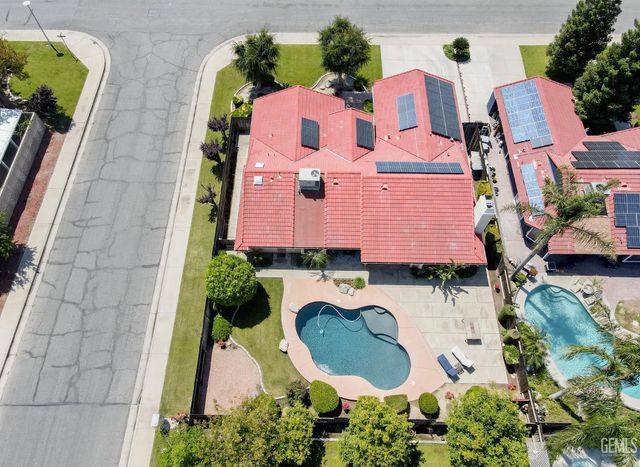 9700 Mesa Oak Drive, Bakersfield, CA 93311