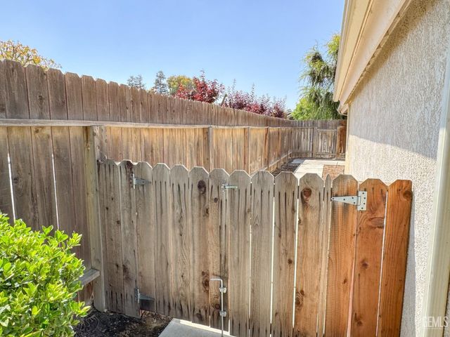 9700 Mesa Oak Drive, Bakersfield, CA 93311
