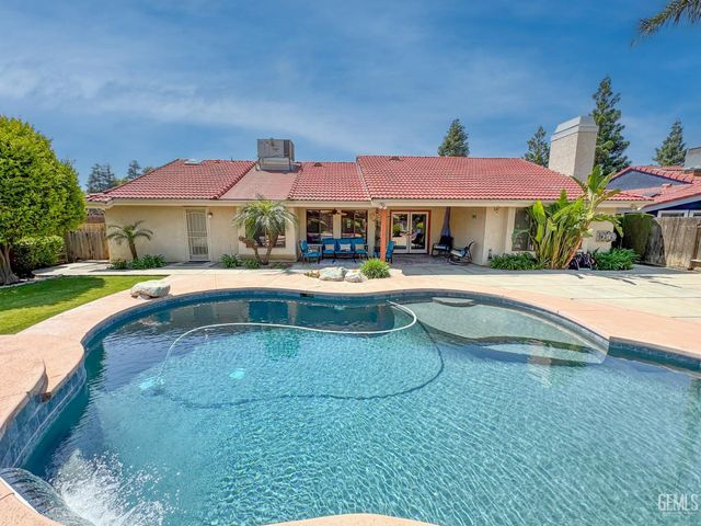 9700 Mesa Oak Drive, Bakersfield, CA 93311