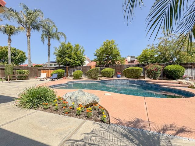 9700 Mesa Oak Drive, Bakersfield, CA 93311