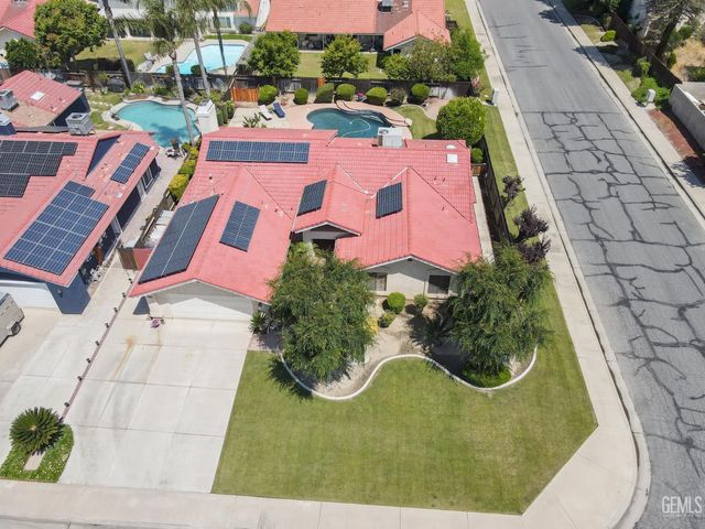 9700 Mesa Oak Drive, Bakersfield, CA 93311