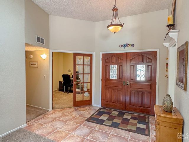 9700 Mesa Oak Drive, Bakersfield, CA 93311