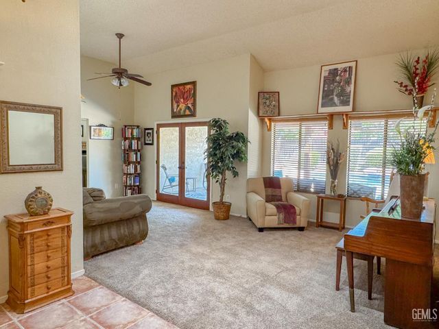 9700 Mesa Oak Drive, Bakersfield, CA 93311