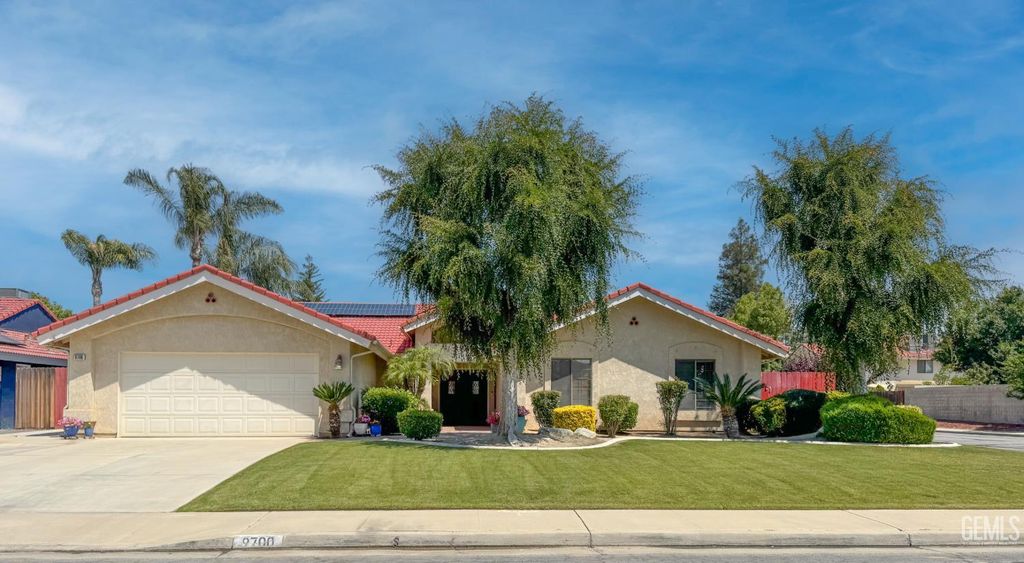 9700 Mesa Oak Drive, Bakersfield, CA 93311