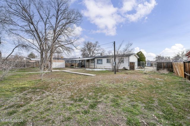 5556 Mark Circle, Sun Valley, NV 89433