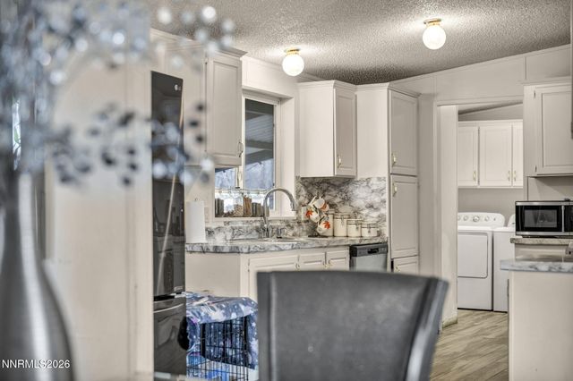 5556 Mark Circle, Sun Valley, NV 89433