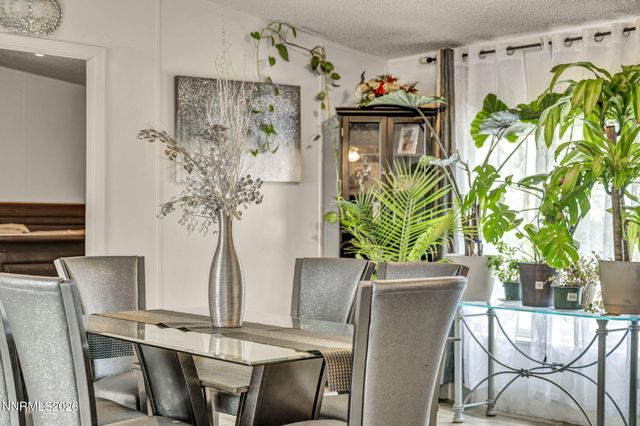 5556 Mark Circle, Sun Valley, NV 89433