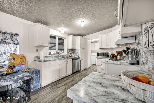 5556 Mark Circle, Sun Valley, NV 89433