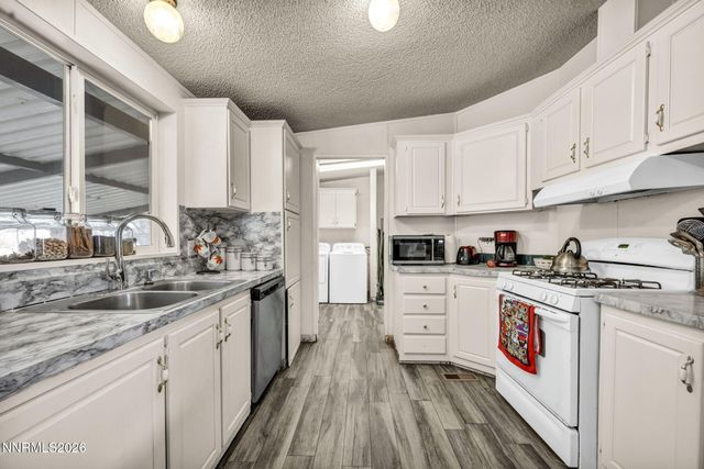 5556 Mark Circle, Sun Valley, NV 89433