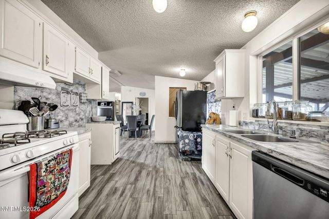 5556 Mark Circle, Sun Valley, NV 89433