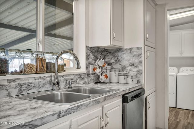 5556 Mark Circle, Sun Valley, NV 89433