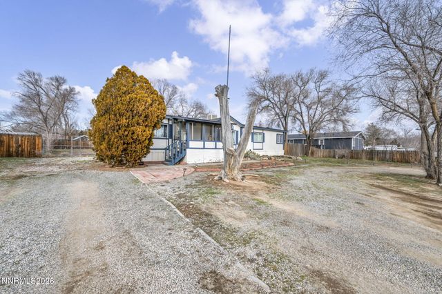 5556 Mark Circle, Sun Valley, NV 89433