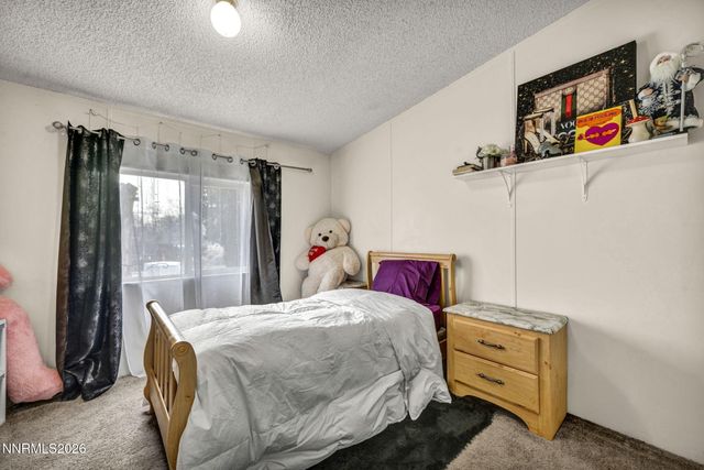 5556 Mark Circle, Sun Valley, NV 89433