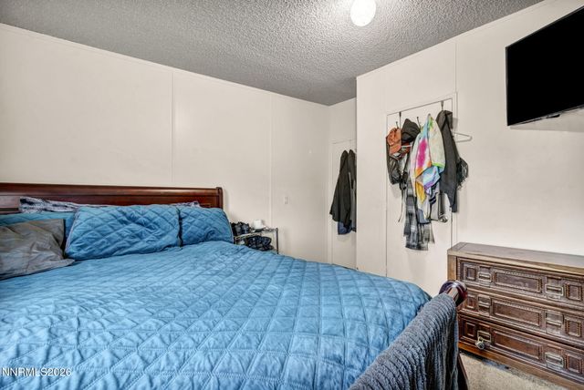 5556 Mark Circle, Sun Valley, NV 89433