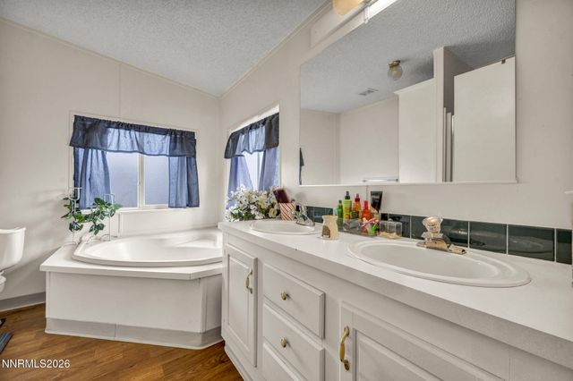 5556 Mark Circle, Sun Valley, NV 89433