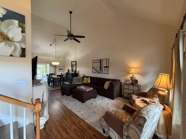 1 Hawthorne Court UNIT C, Pocasset, MA 02559