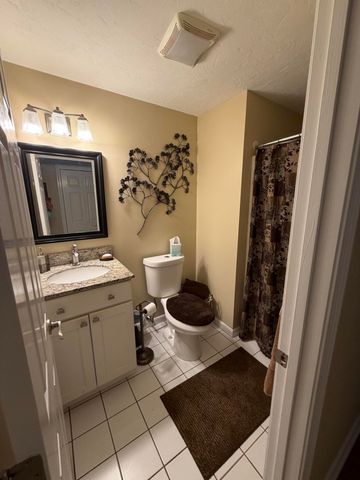 1 Hawthorne Court UNIT C, Pocasset, MA 02559