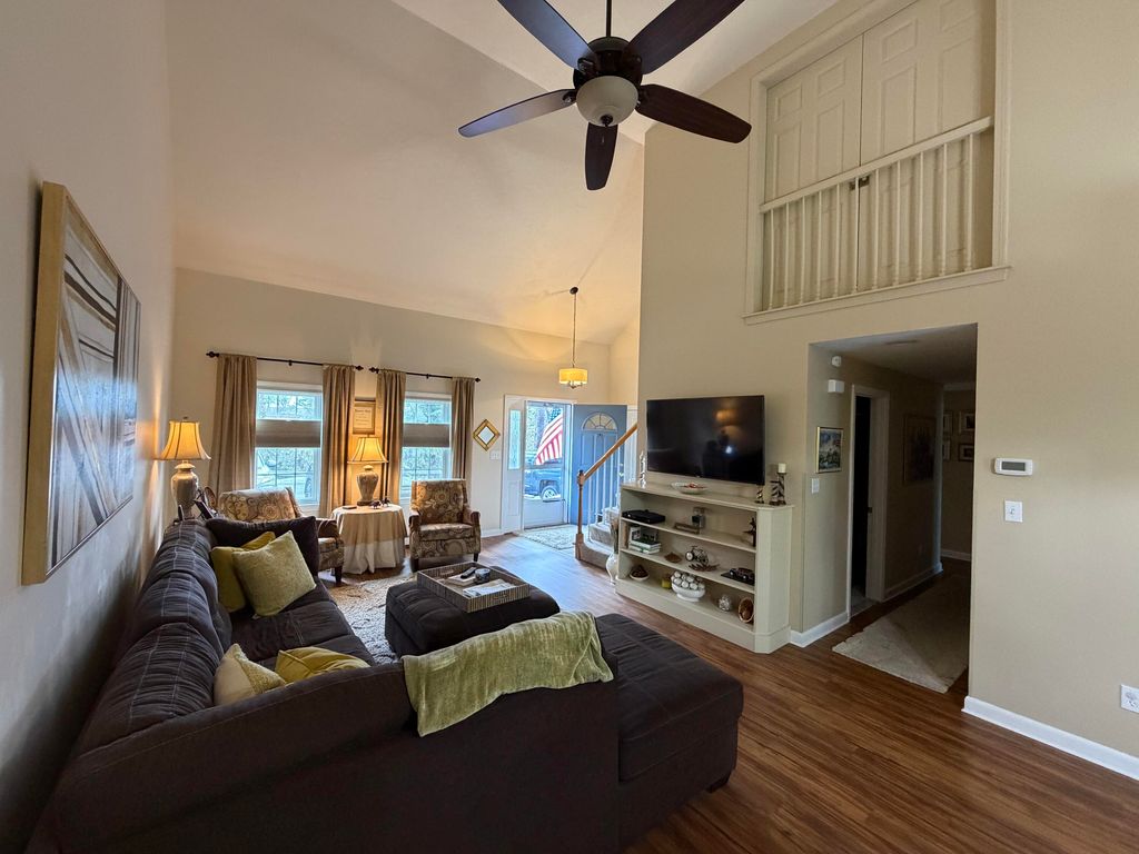 1 Hawthorne Court UNIT C, Pocasset, MA 02559