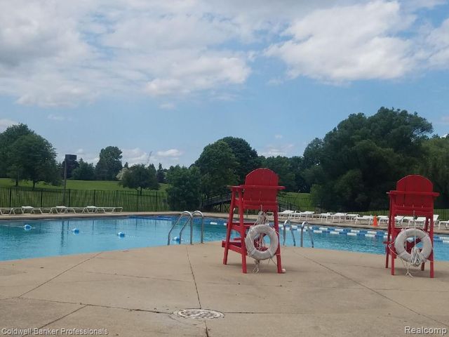 1804 Brentwood Drive 520, Troy, MI 48098