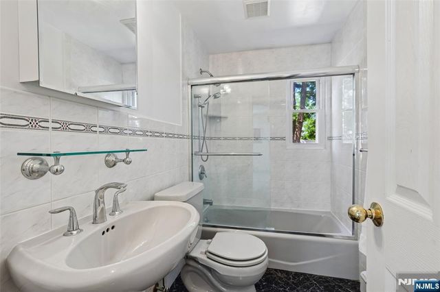 181 Behnke Avenue, Paramus, NJ 07652
