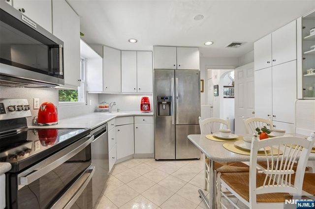 181 Behnke Avenue, Paramus, NJ 07652
