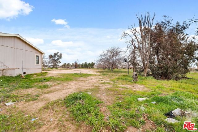 6425 Smoke Tree Road, Phelan, CA 92371