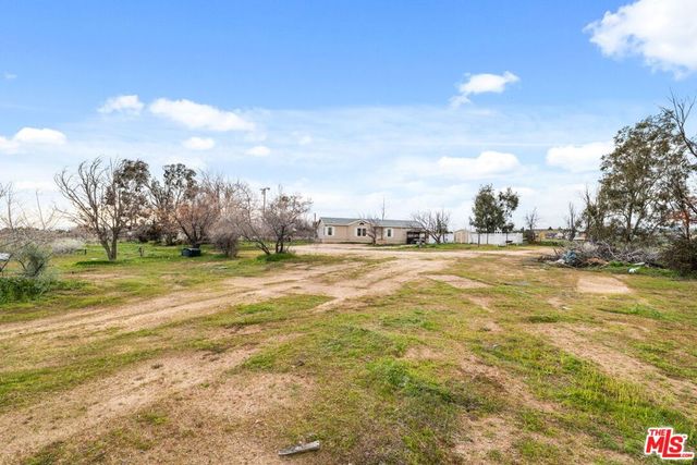 6425 Smoke Tree Road, Phelan, CA 92371
