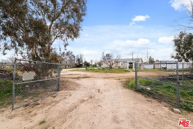 6425 Smoke Tree Road, Phelan, CA 92371